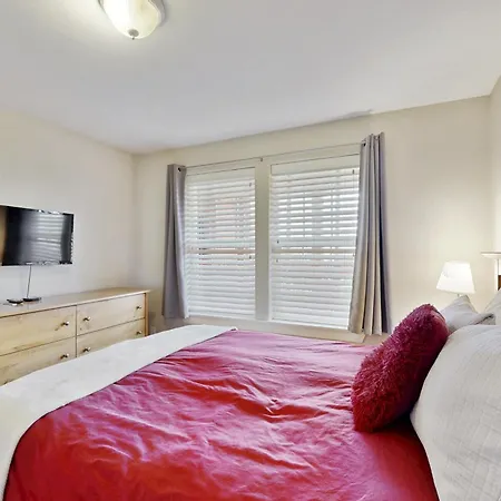 Top Floor - All The Views - 2 Bed 2 Bath Apartment In Westport